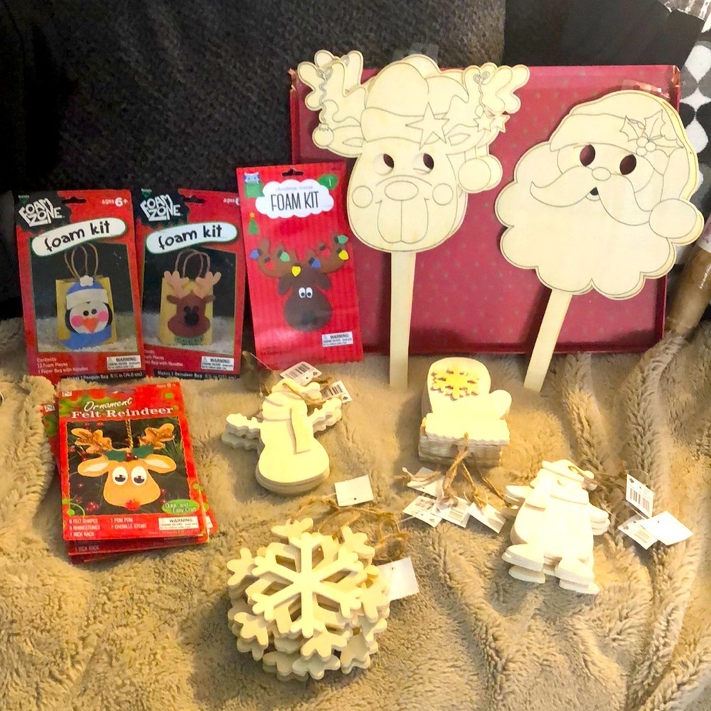 25 piece Christmas Craft Lot